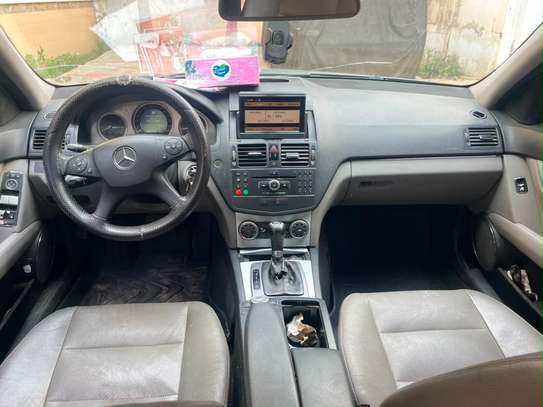 Mercedes C220 image 4