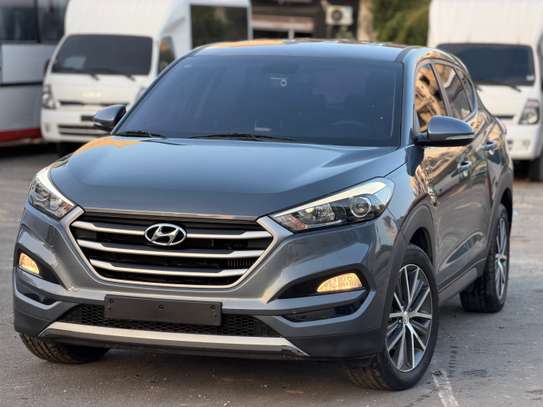 Hyundia Tucson image 3