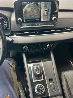 MITSUBISHI OUTLANDER image 7