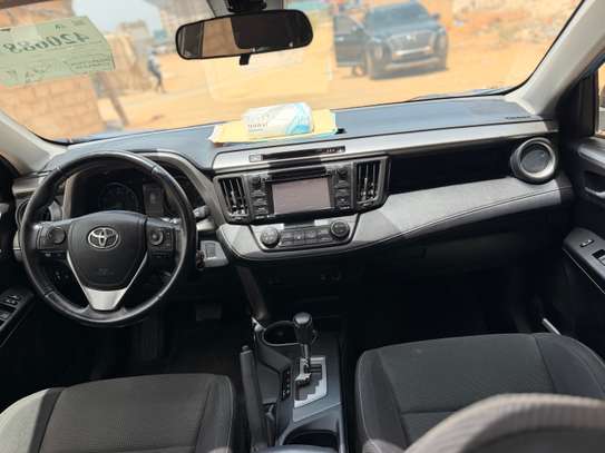 TOYOTA RAV4 XLE AWD  2017 image 9