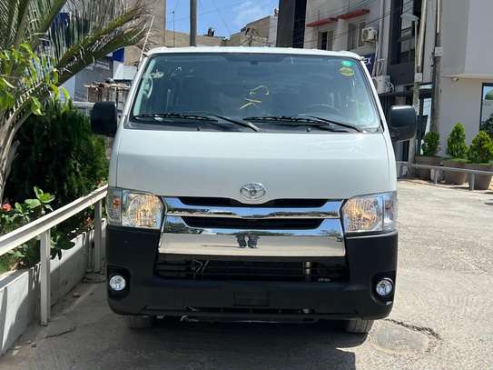 Toyota Hiace 2016 image 2
