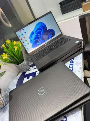 Dell latitude 7400 image 8
