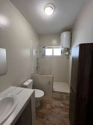 Villa R+1 à vendre au Point E image 4