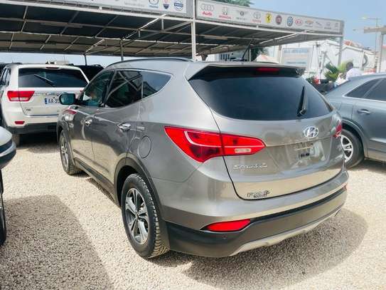 Hyundai Santa Fe 2016 parfait état image 4