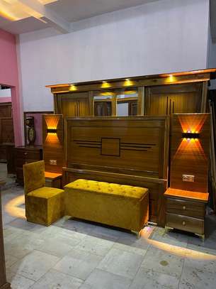 Chambre à coucher lit armoire coiffeuse canapé image 1