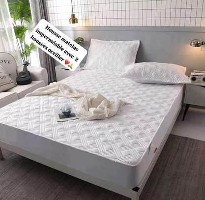 Housse matelas imperméable bleue + 2 housses oreiller image 3