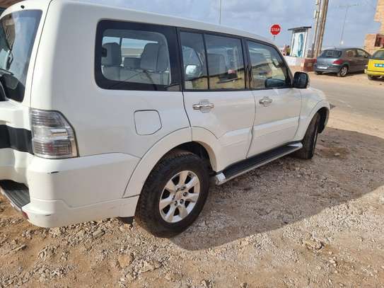 Mitsubishi Pajero 2017 image 9