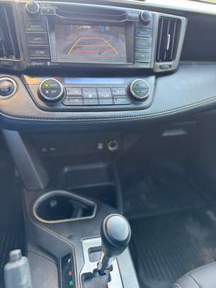 Toyota RAV4 2017 image 6