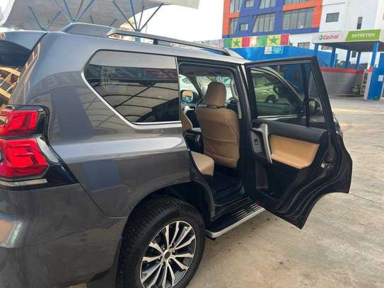 Toyota Prado Land Cruiser 2021 7 places image 5