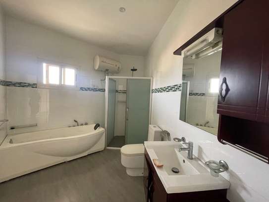 Appartement f4 aux Almadies image 7