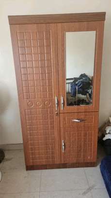 Armoire marron ,noire et blanc image 8