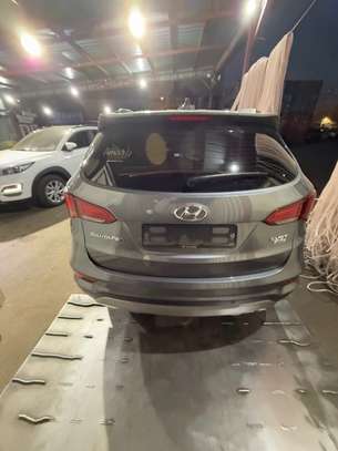 Hyundai Santa Fe diesel 4WD 2017 full options image 12