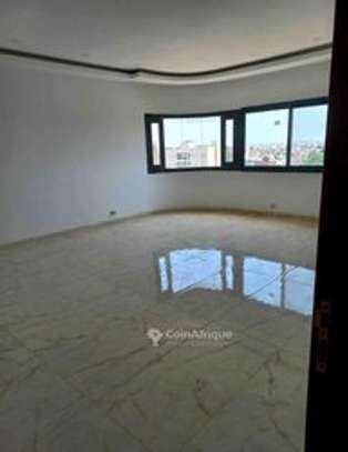 Bel appartement F4 à louer à sacré cœur 1 image 3