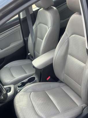 Hyundai elantra Limited image 5