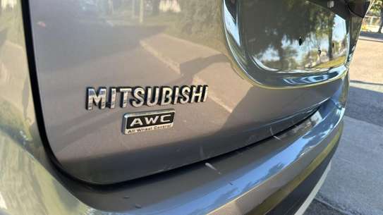 Mitsubishi Outlander image 13