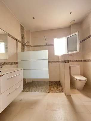 Villa R+2 à louer aux Mamelles image 14