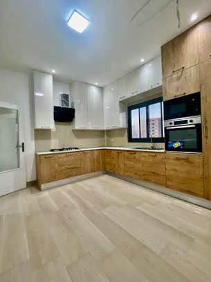 Appartement F4 de 200 m2 à louer au Point E image 5