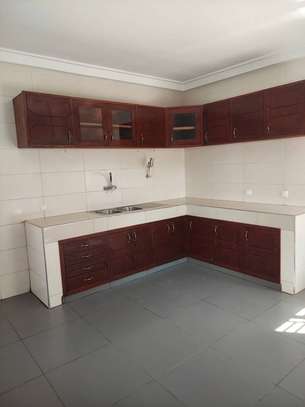 Joli Appartement  cité batrain proche de KFC MERMOZ image 9