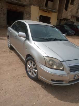 TOYOTA AVENSIS image 2