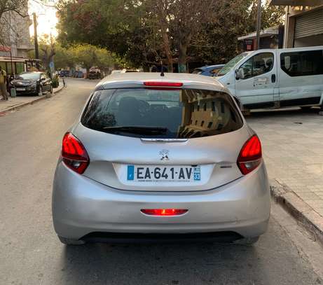 Peugeot 208 image 7
