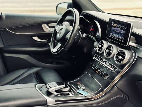Mercedes-Benz GLC 300 AMG Pack image 10