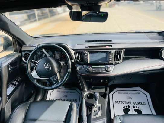 TOYOTA RAV 4 2018 image 9
