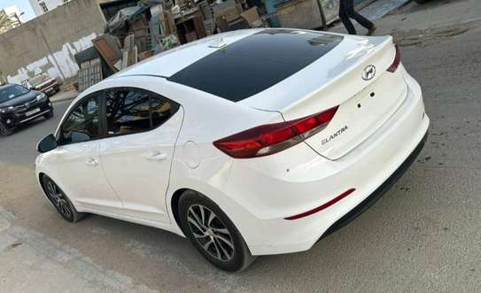 Huyndai Elantra 2017 image 3