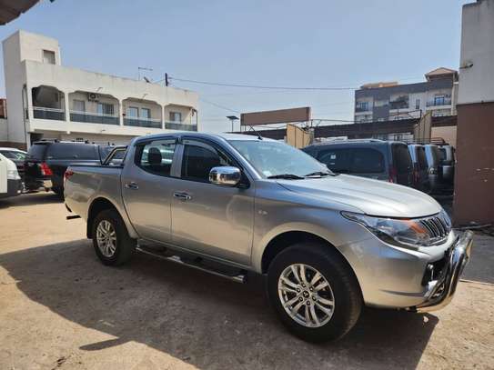 Mitsubishi L200 image 5