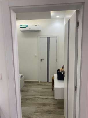 Chambre salle de bain meublée avec ascenseur image 7