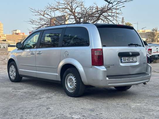 DODGE CARAVAN 7 places image 4