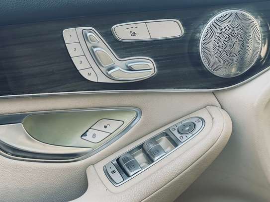 mercedes GLC 300 image 9