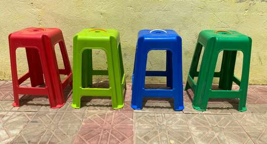 Chaise et tabouret en plastique enfants image 5