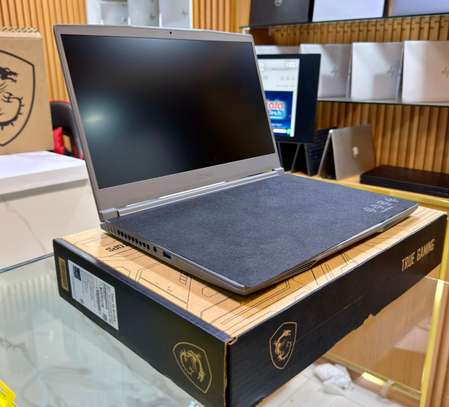 MSI 1 thin15 core i7 image 3