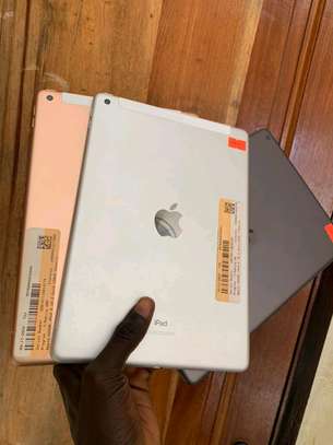 iPad 8th 7th 6th air 2 wifi cellulaire disponible image 7
