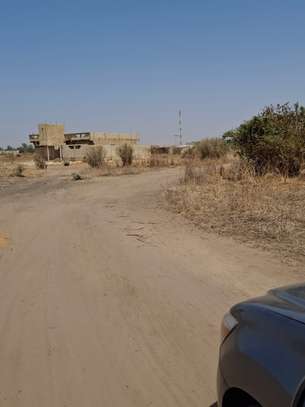 Terrain de 350m2 à mbour vers pointe sarène image 2