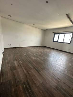 Appartement f5 à louer au point E image 11