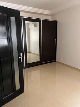 Joli appartement aux almadie image 2