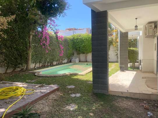 Villa avec jardin et piscine aux almadies image 6