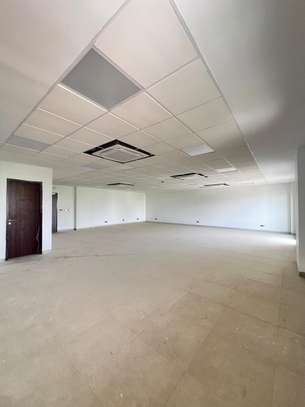 Plateaux de bureau à louer à partir de 465 m² image 13