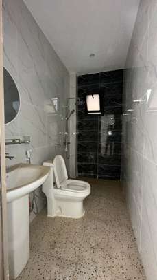 Appartement neuf 2 chambres salon à la cité Biagui Yoff image 6