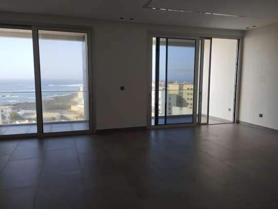 Apparemment almadies 4 chambre image 2