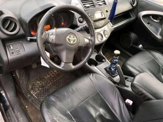 Toyota RAV4 image 4