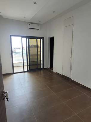 Trois chambres à louer par mois image 4