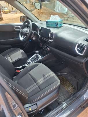 Hyundai Venue 1.6L SUV compact gris métallisé image 6