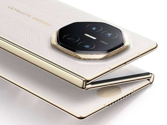 Huawei Mate XTs image 4