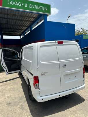 Nissan NV200 image 12