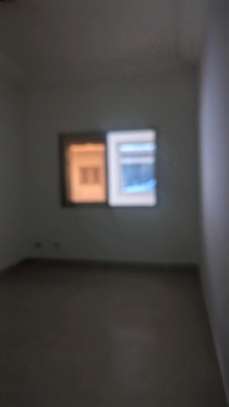 A louer grand appartement rdc image 4
