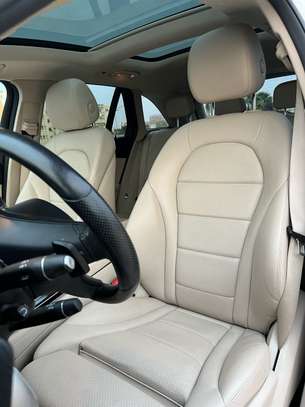 Mercedes glc 300 image 5