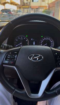 HYUNDAI TUCSON image 9