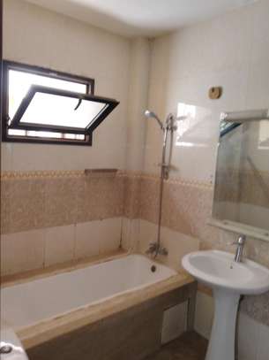 Appartement F4 haut standing à louer à Dakar plateau image 6